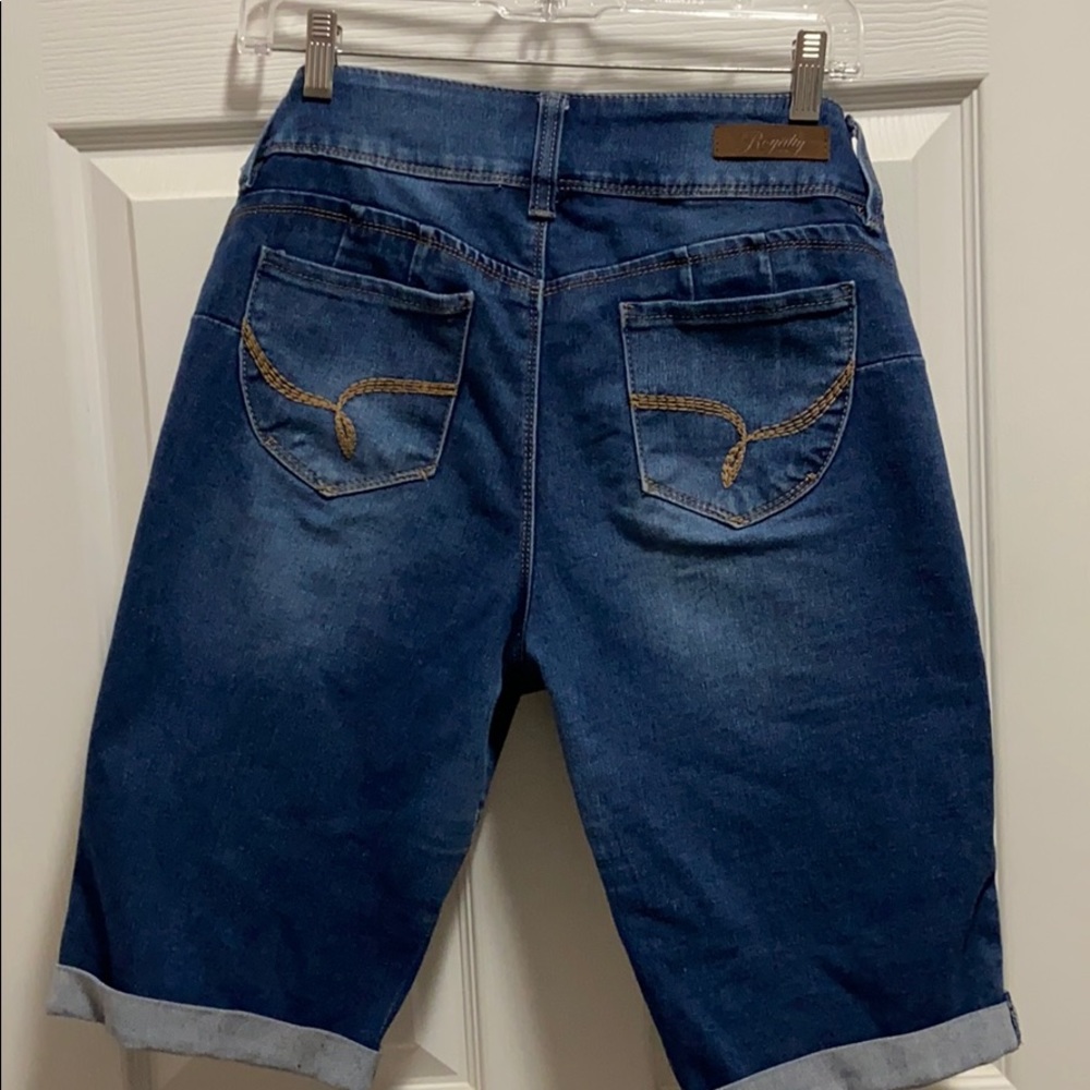Shorts - Picture 2 of 4